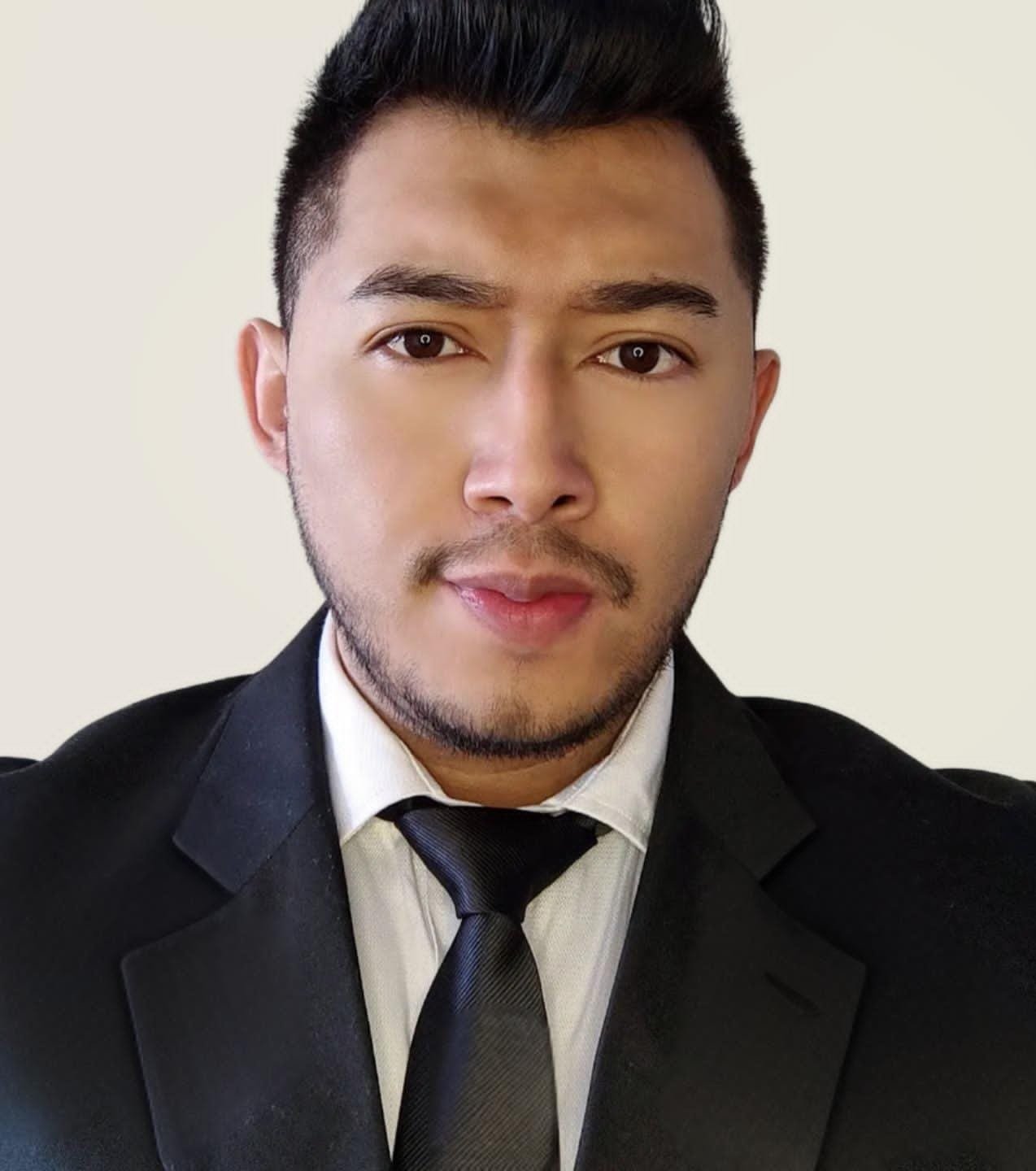 Ab. Lenin Mayanquer, abogado especialista en derecho corporativo y societario en Quito